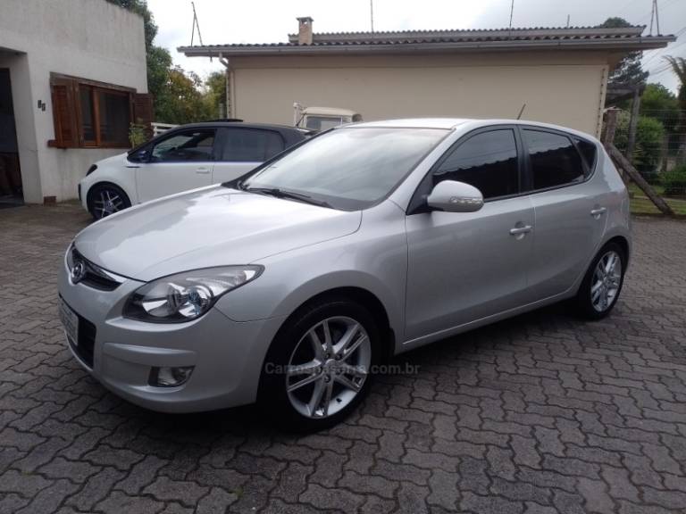 HYUNDAI - I30 - 2011/2012 - Prata - R$ 48.500,00
