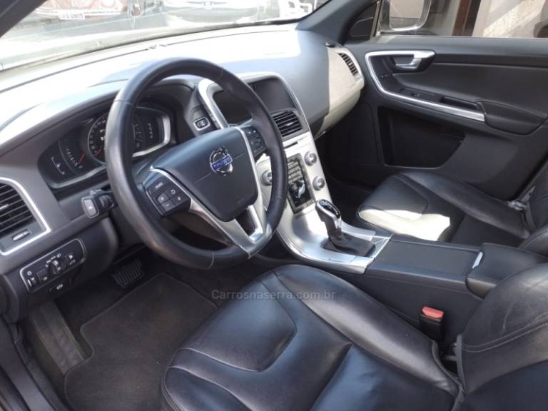 VOLVO - XC60 - 2016/2017 - Cinza - R$ 110.000,00