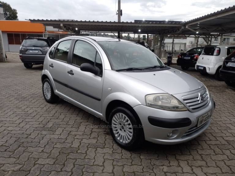 CITROËN - C3 - 2005/2006 - Prata - R$ 21.900,00