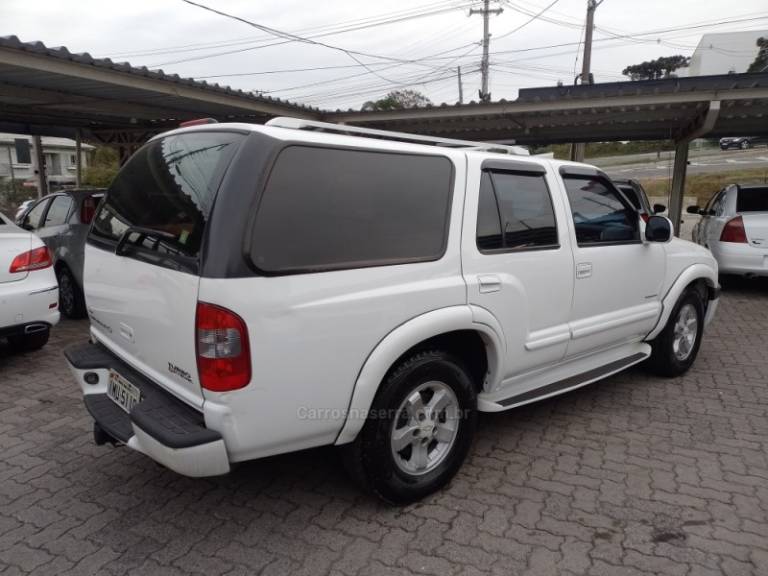 CHEVROLET - S10 - 2005/2006 - Branca - R$ 67.500,00