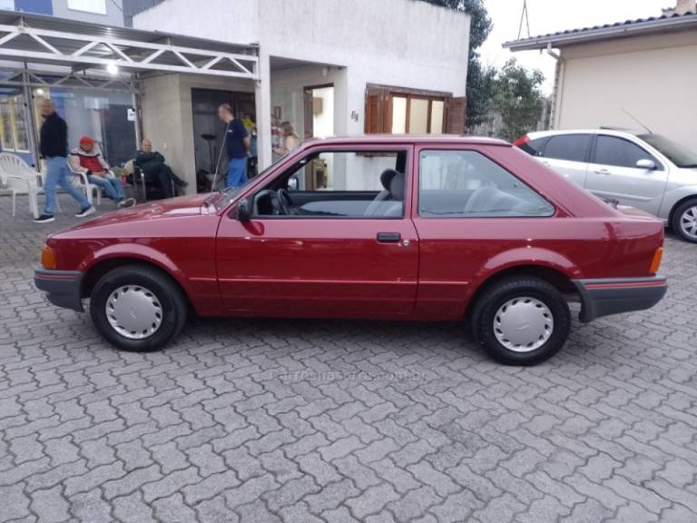 FORD - ESCORT - 1994/1995 - Grená - R$ 29.900,00