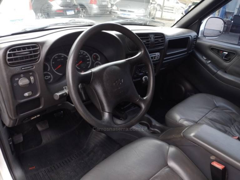 CHEVROLET - S10 - 2005/2006 - Branca - R$ 67.500,00