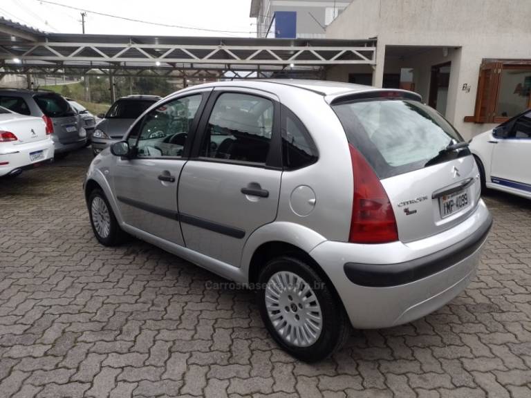 CITROËN - C3 - 2005/2006 - Prata - R$ 21.900,00