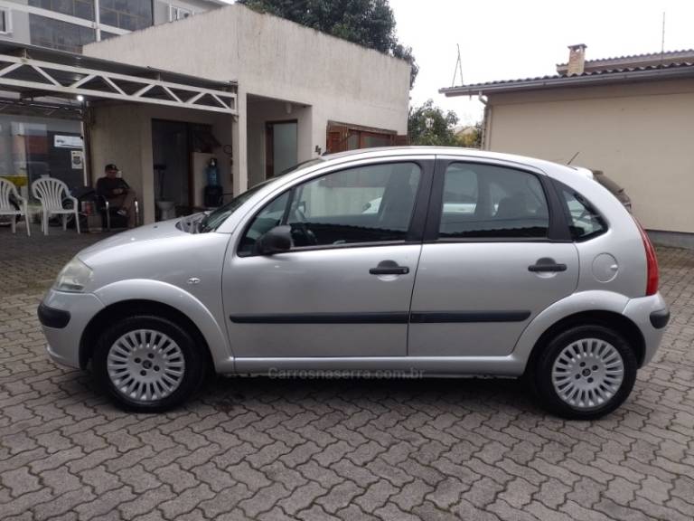 CITROËN - C3 - 2005/2006 - Prata - R$ 21.900,00